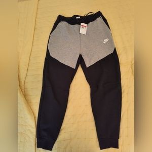 Nike tech fleece joggers